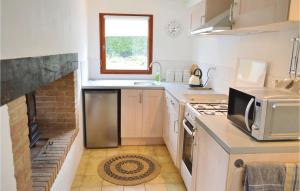 Cozy Home In Grigny With Kitchen