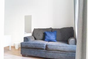 Pleasant 4 private rooms in shared Apartment- Ideal for short & Longstays