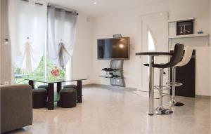 Nice Home In Ville Di Paraso With Wifi