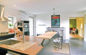 Gorgeous Home In Mahalon With Kitchen