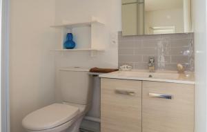 Maisons de vacances Pet Friendly Home In Aurseulles : photos des chambres