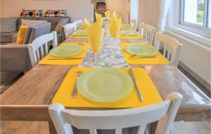 Maisons de vacances Nice home in Aurseulles with 3 Bedrooms and WiFi : photos des chambres