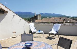 Maisons de vacances Three-Bedroom Holiday Home in Manas : photos des chambres