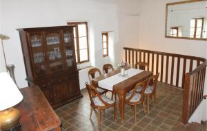 Maisons de vacances Three-Bedroom Holiday Home in Manas : photos des chambres