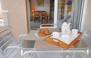 One-Bedroom Apartment room in Apartment CMerce Rodoreda K-543