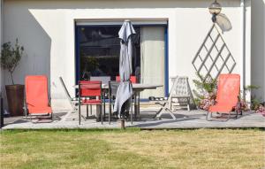 Maisons de vacances Nice home in Hillion with 4 Bedrooms and WiFi : photos des chambres