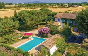 Maisons de vacances Beautiful Home In Caderousse With 7 Bedrooms, Private Swimming Pool And Outdoor Swimming Pool : photos des chambres