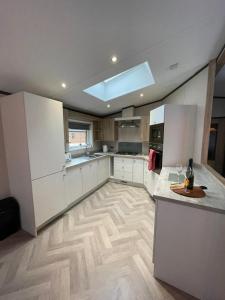 Lotus Lodge with Hot Tub