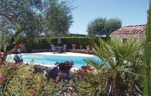 Maisons de vacances Amazing Home In Fontarches With 2 Bedrooms, Private Swimming Pool And Outdoor Swimming Pool : photos des chambres