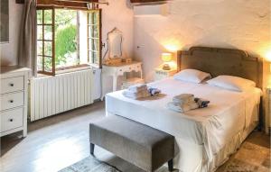 Maisons de vacances Gorgeous Home In Callian With Kitchen : photos des chambres