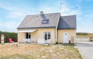 Maisons de vacances Amazing home in Creances with 4 Bedrooms and WiFi : photos des chambres