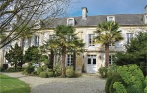 Maisons de vacances Awesome home in Barbery with 6 Bedrooms and WiFi : photos des chambres