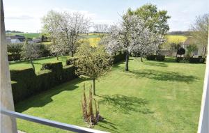 Maisons de vacances Awesome home in Barbery with 6 Bedrooms and WiFi : photos des chambres