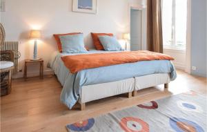 Maisons de vacances 6 Bedroom Amazing Home In Barbery : photos des chambres