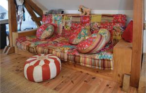 Maisons de vacances 6 Bedroom Amazing Home In Barbery : photos des chambres