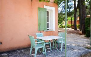 Maisons de vacances Stunning home in Roussillon with 3 Bedrooms, WiFi and Outdoor swimming pool : photos des chambres