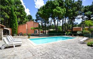 Maisons de vacances Stunning home in Roussillon with 3 Bedrooms, WiFi and Outdoor swimming pool : photos des chambres