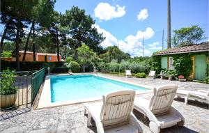 Maisons de vacances Stunning home in Roussillon with 3 Bedrooms, WiFi and Outdoor swimming pool : photos des chambres
