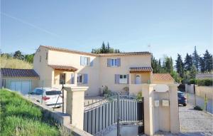 Maisons de vacances Nice home in Loriol du Comtat with 3 Bedrooms, WiFi and Outdoor swimming pool : photos des chambres