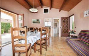 Maisons de vacances Two-Bedroom Holiday Home in Sainte Marie Plage : photos des chambres