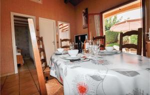 Maisons de vacances Two-Bedroom Holiday Home In Sainte Marie Plage : photos des chambres