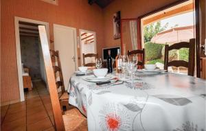 Maisons de vacances Two-Bedroom Holiday Home in Sainte Marie Plage : photos des chambres
