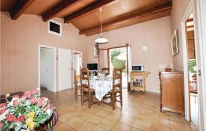 Maisons de vacances Two-Bedroom Holiday Home In Sainte Marie Plage : photos des chambres