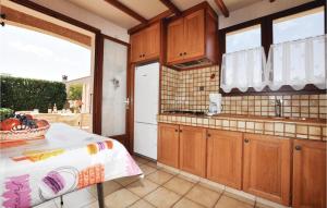 Maisons de vacances Two-Bedroom Holiday Home In Sainte Marie Plage : photos des chambres