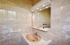 Maisons de vacances Two-Bedroom Holiday Home In Sainte Marie Plage : photos des chambres