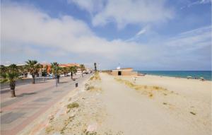 Maisons de vacances Two-Bedroom Holiday Home In Sainte Marie Plage : photos des chambres