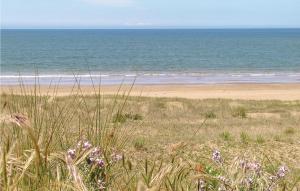 Maisons de vacances Two-Bedroom Holiday Home In St Michel Chef Chef : photos des chambres