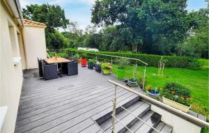 Maisons de vacances Two-Bedroom Holiday Home In St Michel Chef Chef : photos des chambres