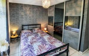 Maisons de vacances Two-Bedroom Holiday Home In St Michel Chef Chef : photos des chambres