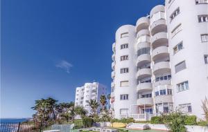 Lovely Apartment In Calahonda With Wifi