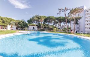 Lovely Apartment In Calahonda With Wifi