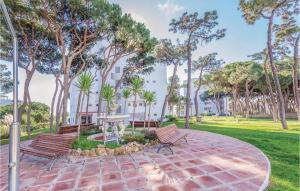 Lovely Apartment In Calahonda With Wifi