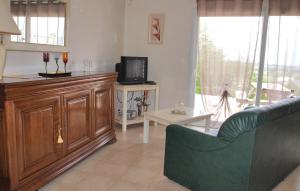 Maisons de vacances Awesome home in Plestin les Greves with 2 Bedrooms and WiFi : photos des chambres