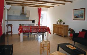 Maisons de vacances Stunning Home In Pleumeur Bodou : photos des chambres