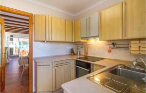 Lovely Home In Dénia With Kitchen