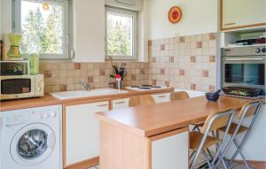 Awesome Apartment In Premanon