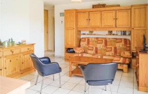 Appartements Amazing apartment in Premanon with 1 Bedrooms and WiFi : photos des chambres