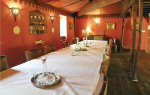 Maisons de vacances Amazing Home In Marconne With Kitchen : photos des chambres