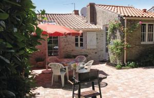 Maisons de vacances Beautiful home in Talmont de St, Hilaire with 2 Bedrooms : photos des chambres