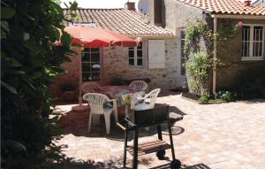 Maisons de vacances Beautiful home in Talmont de St, Hilaire with 2 Bedrooms : photos des chambres