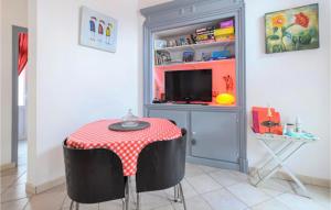 Gorgeous Apartment In Arromanches