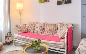 Gorgeous Apartment In Arromanches