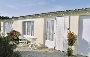 Amazing Home In Quettehou