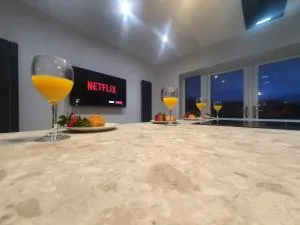 4 BR Luxury House. Bike Park Wales. Secure Bike Store. Brecon Beacons - Rhymney