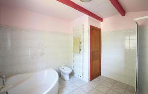 Maisons de vacances Stunning Home In Roquebrun With Outdoor Swimming Pool : photos des chambres