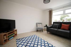 East Walk Family Escape in the Charming Coastal Town of Barry